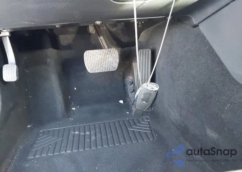 2010 Mercedes-Benz E 350 z USA, uszkodzony, nr VIN WDDHF5GB9AA053514